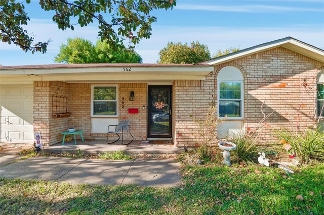 562 W Ferndale Lane, Grand Prairie, TX 75052