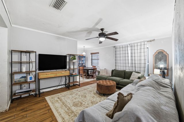 562 W Ferndale Lane, Grand Prairie, TX 75052