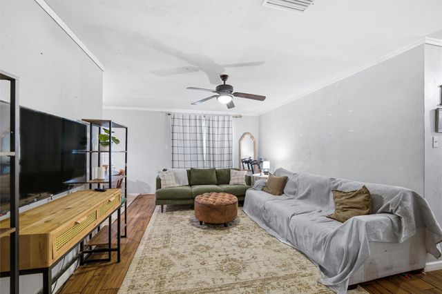 562 W Ferndale Lane, Grand Prairie, TX 75052