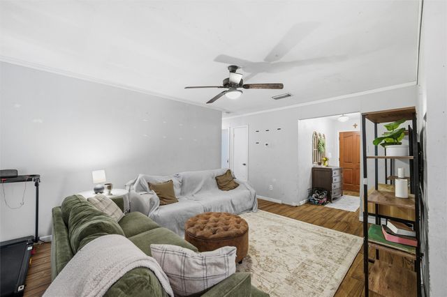 562 W Ferndale Lane, Grand Prairie, TX 75052