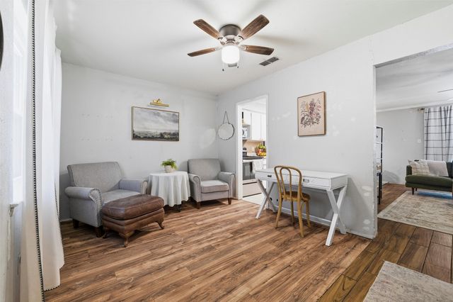 562 W Ferndale Lane, Grand Prairie, TX 75052