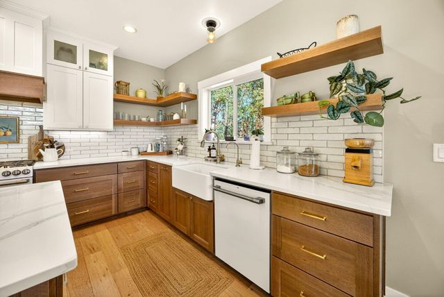 145 Lomas Road, Jacksonville, OR 97530