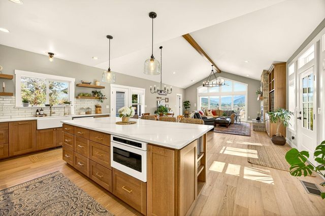 145 Lomas Road, Jacksonville, OR 97530