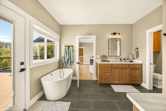 145 Lomas Road, Jacksonville, OR 97530