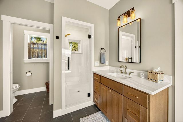 145 Lomas Road, Jacksonville, OR 97530