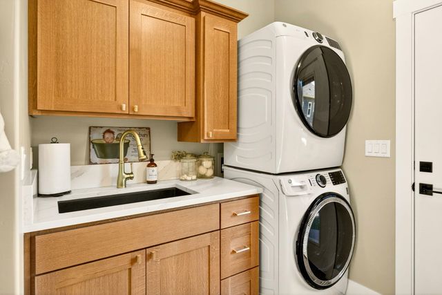 145 Lomas Road, Jacksonville, OR 97530