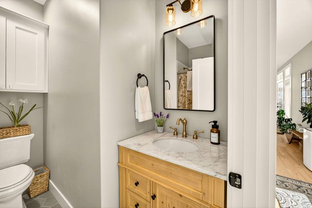 145 Lomas Road, Jacksonville, OR 97530