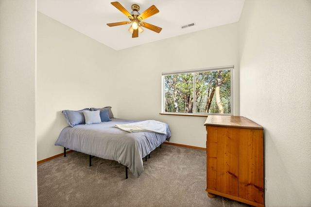 145 Lomas Road, Jacksonville, OR 97530