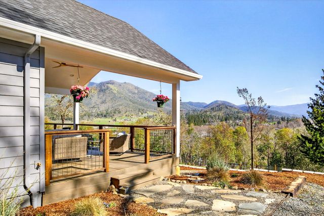 145 Lomas Road, Jacksonville, OR 97530