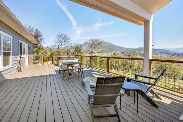 145 Lomas Road, Jacksonville, OR 97530