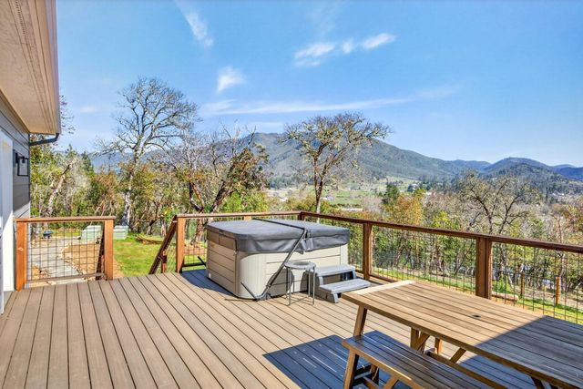 145 Lomas Road, Jacksonville, OR 97530