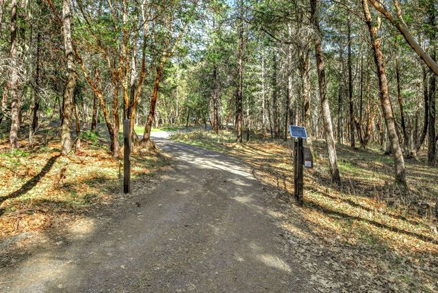 145 Lomas Road, Jacksonville, OR 97530