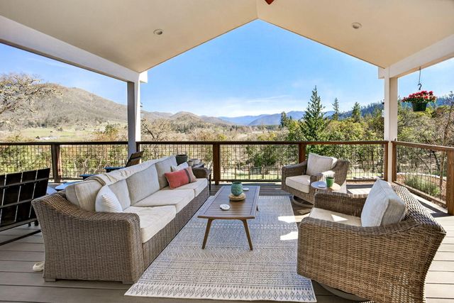 145 Lomas Road, Jacksonville, OR 97530