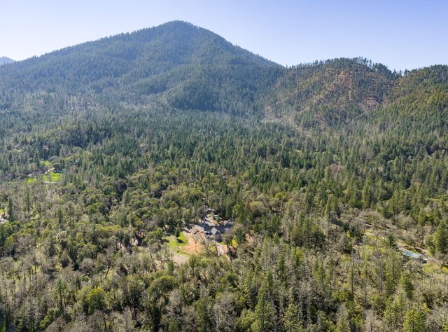 145 Lomas Road, Jacksonville, OR 97530