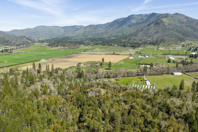 145 Lomas Road, Jacksonville, OR 97530