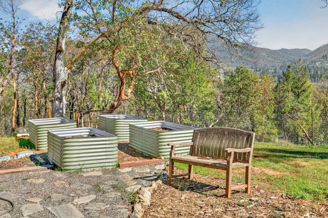 145 Lomas Road, Jacksonville, OR 97530