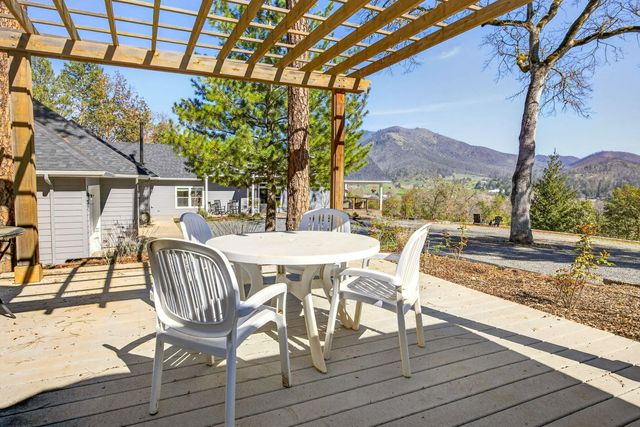 145 Lomas Road, Jacksonville, OR 97530