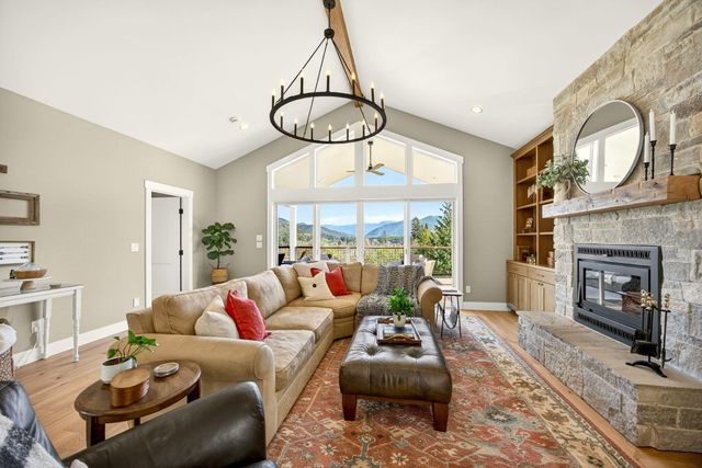 145 Lomas Road, Jacksonville, OR 97530