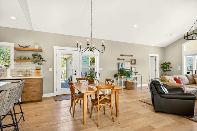 145 Lomas Road, Jacksonville, OR 97530