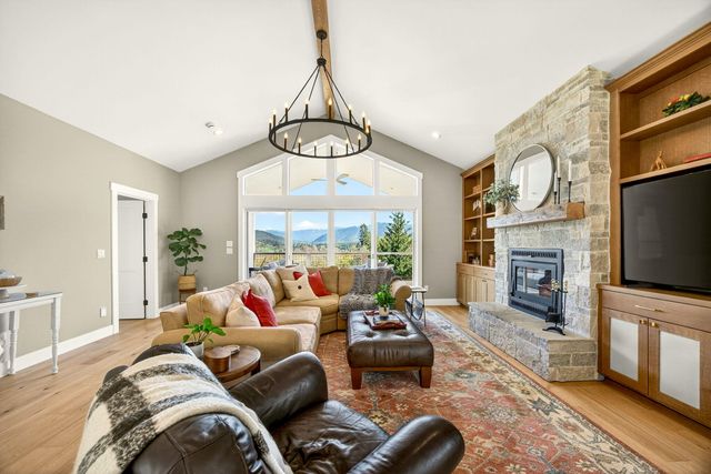 145 Lomas Road, Jacksonville, OR 97530