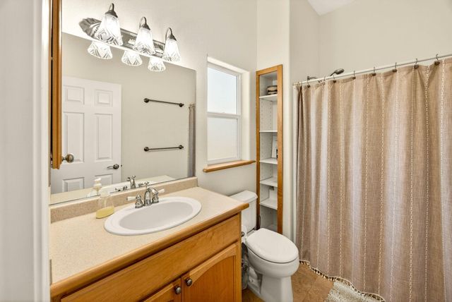 145 Lomas Road, Jacksonville, OR 97530