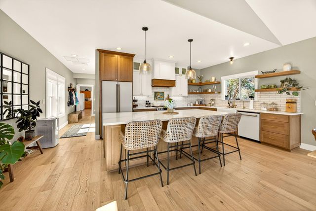 145 Lomas Road, Jacksonville, OR 97530