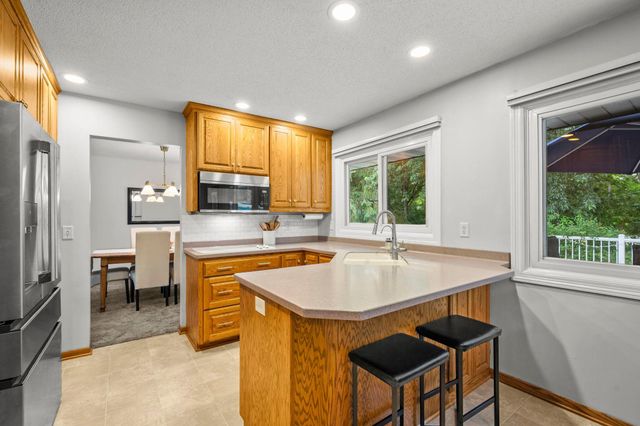 8254 38th Street N, Lake Elmo, MN 55042