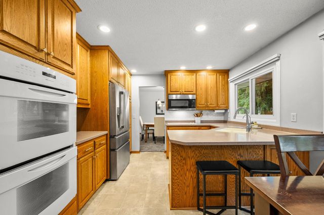 8254 38th Street N, Lake Elmo, MN 55042