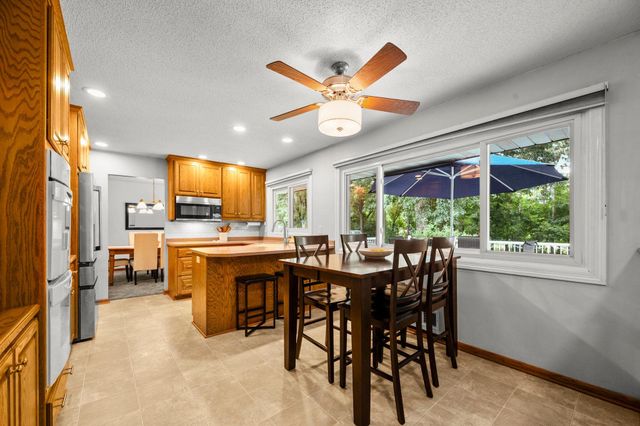 8254 38th Street N, Lake Elmo, MN 55042