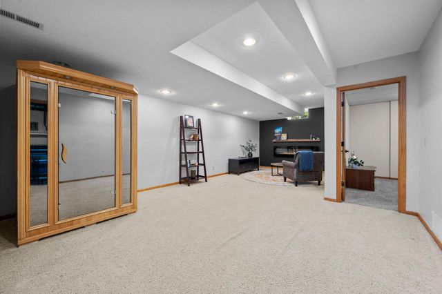 8254 38th Street N, Lake Elmo, MN 55042