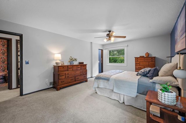 8254 38th Street N, Lake Elmo, MN 55042