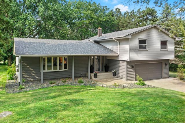 8254 38th Street N, Lake Elmo, MN 55042