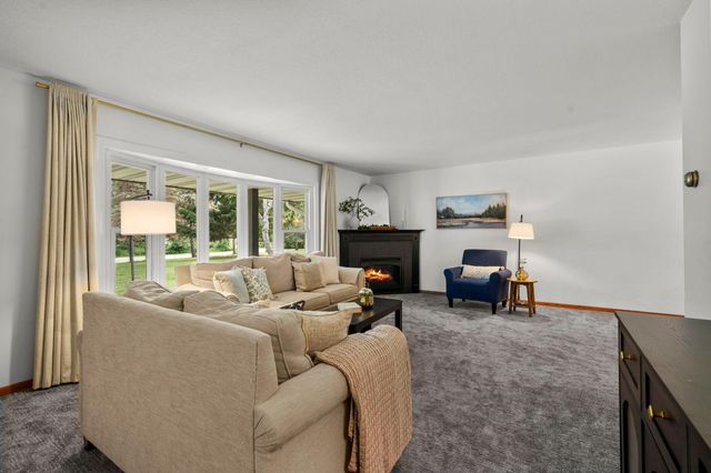 8254 38th Street N, Lake Elmo, MN 55042