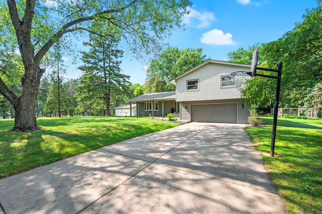 8254 38th Street N, Lake Elmo, MN 55042