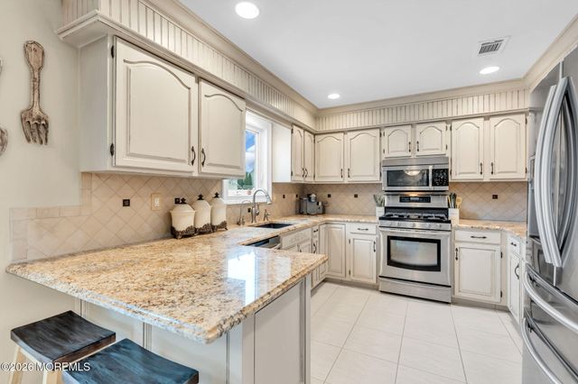 14 Melissa Lane, Howell, NJ 07731