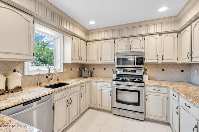 14 Melissa Lane, Howell, NJ 07731