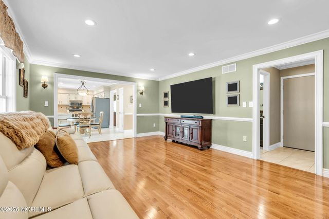 14 Melissa Lane, Howell, NJ 07731