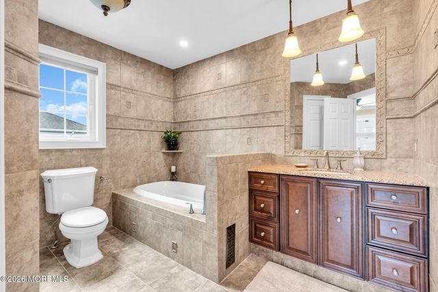 14 Melissa Lane, Howell, NJ 07731