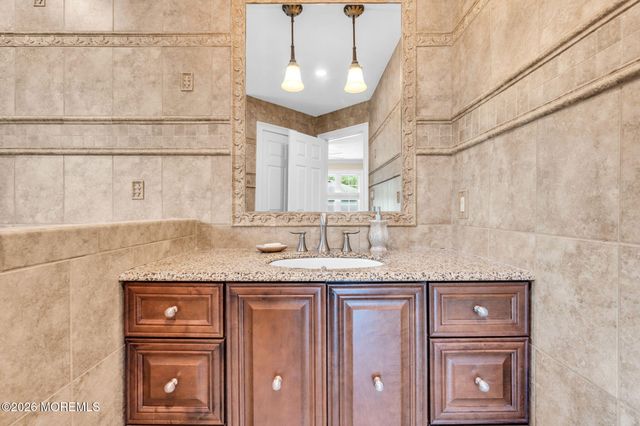 14 Melissa Lane, Howell, NJ 07731