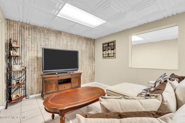 14 Melissa Lane, Howell, NJ 07731