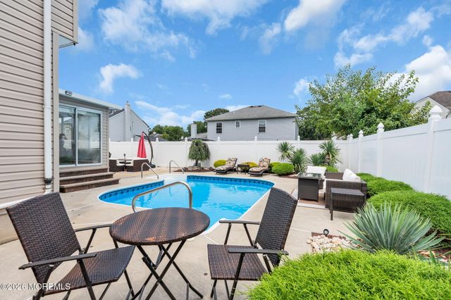 14 Melissa Lane, Howell, NJ 07731