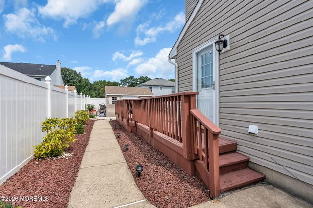 14 Melissa Lane, Howell, NJ 07731