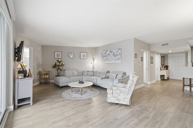 800 Cypress Grove Drive 308, Pompano Beach, FL 33069