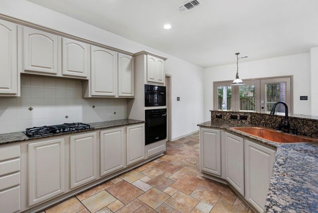 23 Rustic Bend Place, The Woodlands, TX 77382