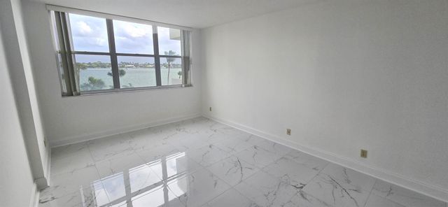 2600 N Flagler Drive 403, West Palm Beach, FL 33407
