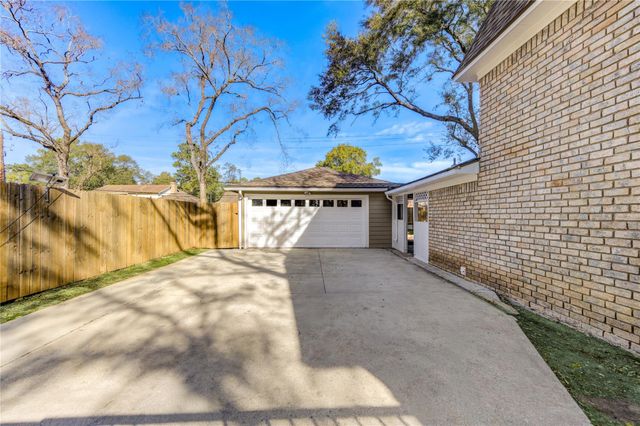 15406 Falling Creek Drive, Houston, TX 77068