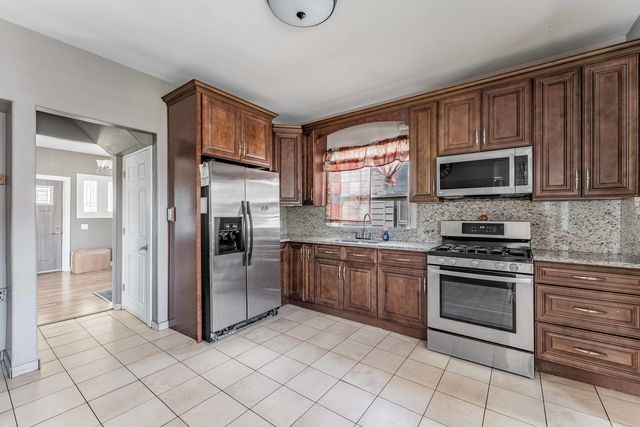 228 Richards Street, Joliet, IL 60433