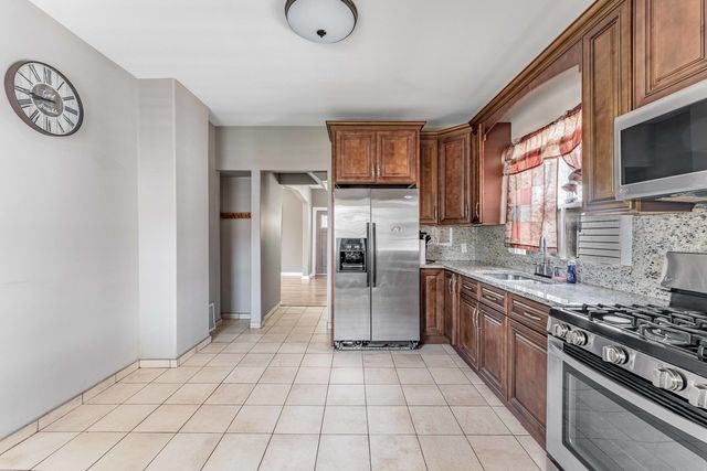 228 Richards Street, Joliet, IL 60433