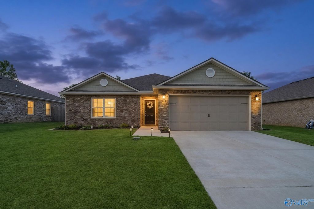 147 Joya Brook Way, Toney, AL 35773