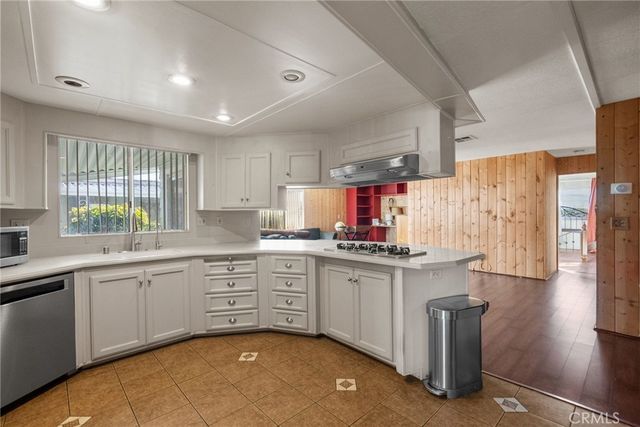 4095 Fruit Street, La Verne, CA 91750